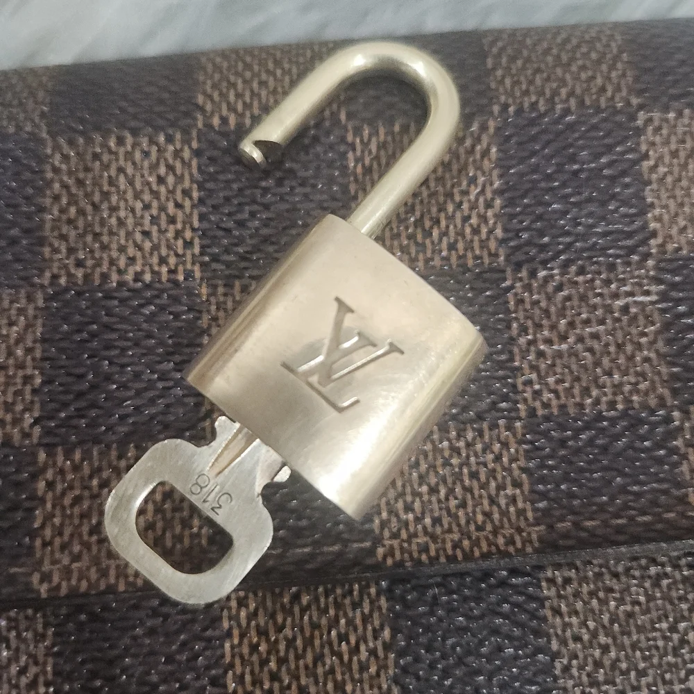 Louis Vuitton Gold-tone LV Padlock and Key 318 - Picture 3 of 7